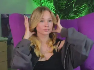 Play full clip called AnaOdwyer Cam porn model from cam4