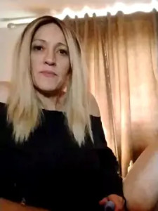 Play this uncut video named Heartleigh Cam porn model from cam4