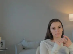 View the uncensored video of VeniceHatton Cam porn model from cam4