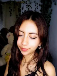 Watch complete movie of Cutexpeach Cam porn model from cam4