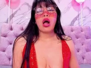 Stream this HD movie named Esmeraldachantre Cam porn model from camsoda