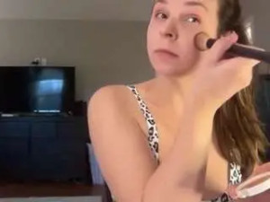 Play full scene of Xojennyjones Cam porn model from camsoda