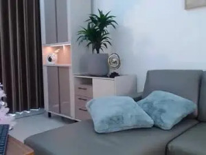 Play uncut scene of Hloechic Cam porn model from chaturbate