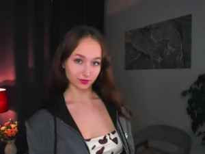 Watch full movie of JulieLamb Cam porn model from cam4