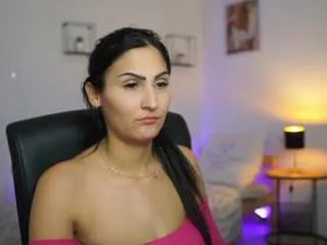 View this uncensored scene of Anabeckett1 Cam porn model from camsoda