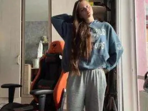 Watch the HD video called Kathernstangle Cam porn model from camsoda