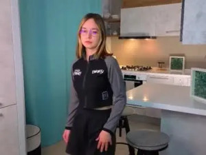 Play HD clip of Alorianna Cam porn model from chaturbate