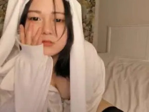 Watch complete movie of Minjisnow Cam porn model from camsoda