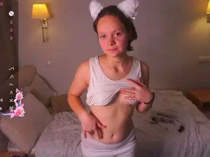 Play this complete movie named MerriCarros Cam porn model from stripchat