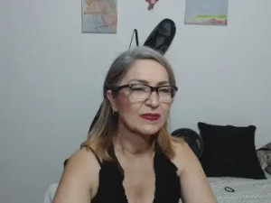 Play this hardcore movie called Dyanamilf Cam porn model from cam4