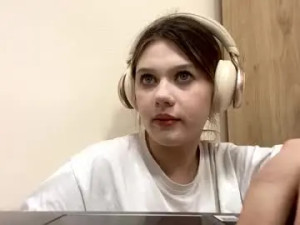 Play full clip of Jamilaballensky Cam porn model from chaturbate