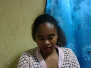 Play the complete scene of Marie121 Cam porn model from bongacams