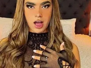 Watch the uncut scene of sweettcamila699, 20 years old, brown hair trans