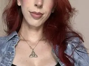 View the uncensored scene named peggyhill99, 25 years old, colored hair trans