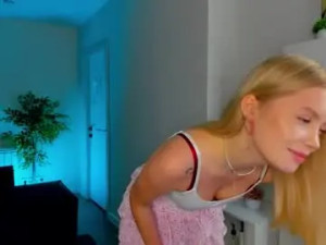 Watch this complete movie named Melanie_ryer Cam porn model from chaturbate