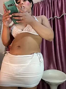 Stream this uncensored scene of Newshantal_, 27 years old, brunette hair trans