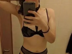 View complete movie named ScarlettPixl, 26 years old, brown hair trans