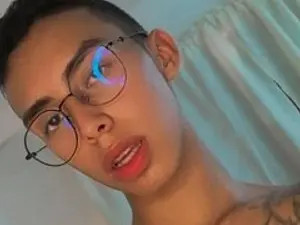 View this HD clip of EthanCoxx19, 21 years old, brunette hair male