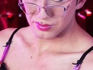 Stream the uncensored video of LaelVira, 24 years old, brown hair trans