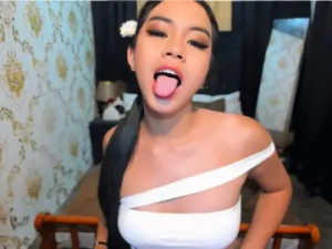 Enjoy watching this full clip called LuisaEllanor, 18 years old, brunette hair trans
