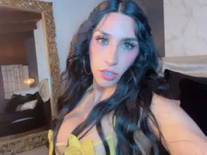 Play this complete video of ReginaFereiraa, 25 years old, brunette hair trans