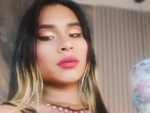 View this uncut clip named CamerunNiiaza, 24 years old, brown hair trans