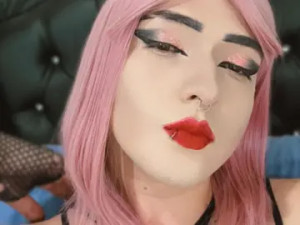 Play the uncensored scene named UrsulaEvanss, 24 years old, brown hair trans