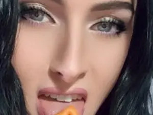 Watch the complete movie called Xlayy, 25 years old, brunette hair trans