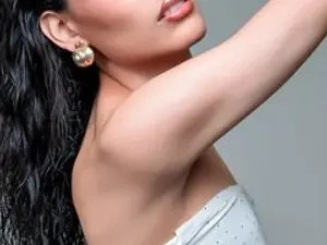 View the uncensored video of valentinatsunami, 25 years old, brunette hair trans