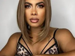 Play full scene called Renepein, 18 years old, brunette hair trans