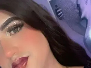 Stream the complete movie named Alana_Goddess, 18 years old, brunette hair trans