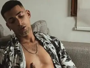 View the uncensored video of DrakeNeuman, blonde hair male