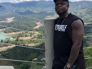 Play this full scene titled feliipehot, 30 years old, brunette hair male