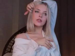 Enjoy watching this uncensored scene of Sunshinegirlx Cam porn model from chaturbate
