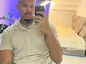 Play uncensored scene of Drakehottt, 22 years old, brunette hair male