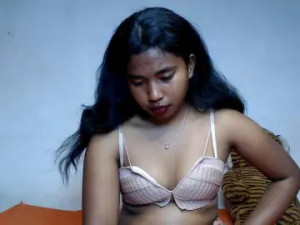 Enjoy watching this HD scene called Pauliemarie Cam porn model from bongacams