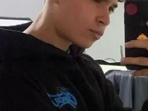 Play uncensored movie named FelipeBoy18, 18 years old, brown hair male