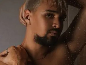 Play full clip titled EdwardMaxx, 22 years old, brunette hair male