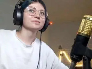 Watch this HD video called Earnestineroles Cam porn model from camsoda