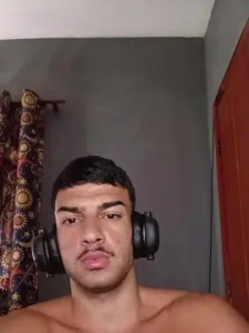 Play this full video named robsonhaha, 24 years old, male