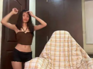Play the HD scene called Laylac Cam porn model from bongacams