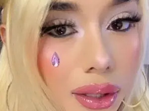 Watch uncensored video of Juana18valentina, blonde hair trans