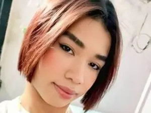 View the complete movie named HighdiKlum, 18 years old, colored hair trans