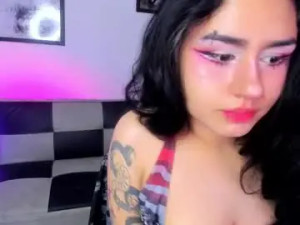 Play this uncut video called Gwenhazel Cam porn model from chaturbate