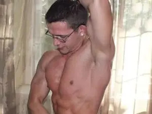 Stream the uncut scene of davidgg2000, 20 years old, brunette hair male