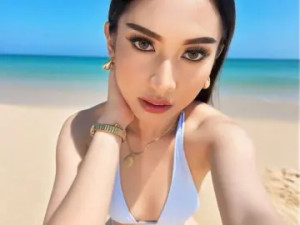 Stream the full movie of CalistaArabella, 23 years old, brunette hair trans