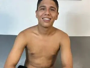 View this uncut clip named thevegascity23, 20 years old, brown hair male