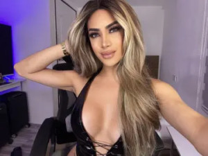Enjoy watching the complete scene of AlexaKhalifa, 28 years old, brunette hair trans