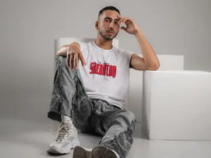 Enjoy watching this full video titled JhosuaCollins, 28 years old, brunette hair male