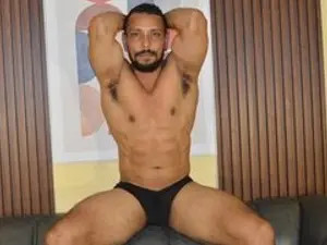 Watch the HD video of ThiagoSummers, 22 years old, brunette hair male